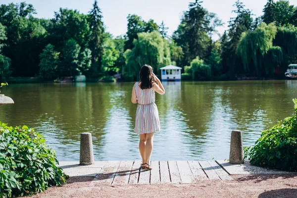 Sofia Park Uman Mujer Joven Con Mapa Turístico Junto Lago — Foto de Stock