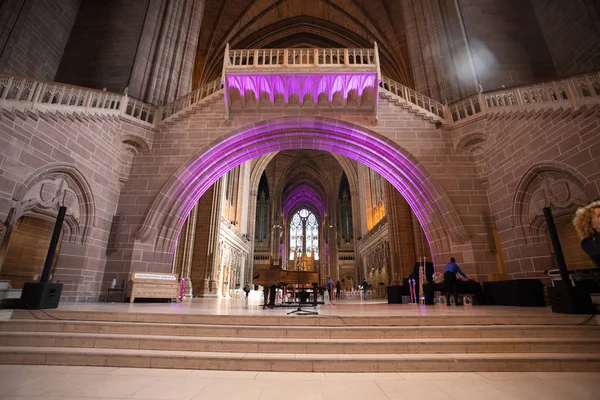 Внутренняя архитектура Ливерпульского англиканского собора — стоковое фото