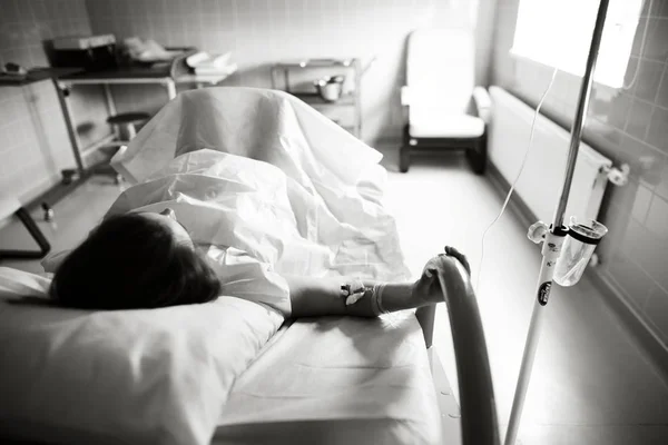 Young Pregnant Woman Giving Birth Hospital Ward Black White — Stock Photo, Image