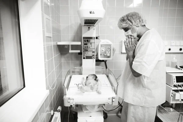 Father Looking Infant Baby Black White — Stock Photo, Image