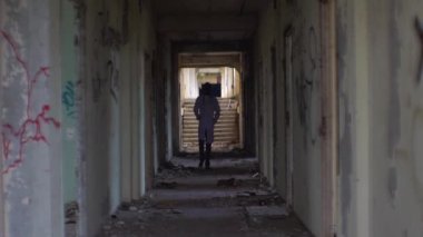 Afrika psikoterapist harap akıl hastanesi yok koridorlarda yürüyor.