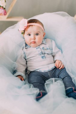 Tül üzerinde yalancı yürümek portresi.