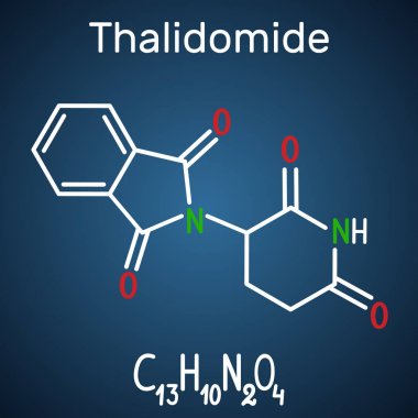 Talidomid molekülü. Multipl miyelom ve cüzzam tedavisi olarak kullanılır. Koyu mavi arka plan üzerinde yapısal kimyasal formül ve molekül modeli