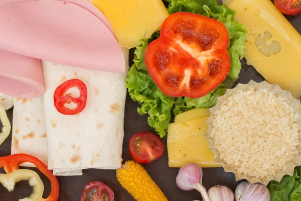 Tortilla Und Zutaten Für Ihr Fleisch Tomaten Reis Mais Paprika — Stockfoto