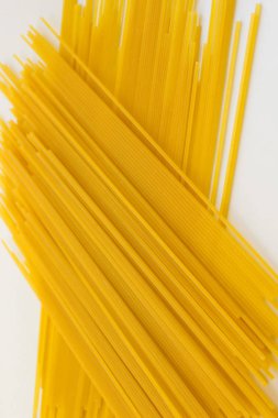 Beyaz arka planda erişte