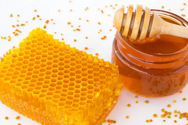 Jar Buckwheat Honey Honeycomb White Background Scattered Pollen — Stock Photo, Image