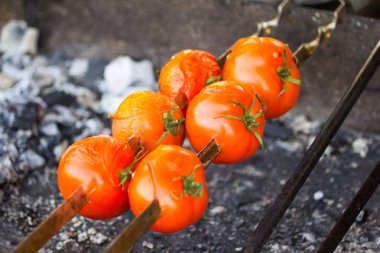Domates ızgara yandı. Yakın çekim