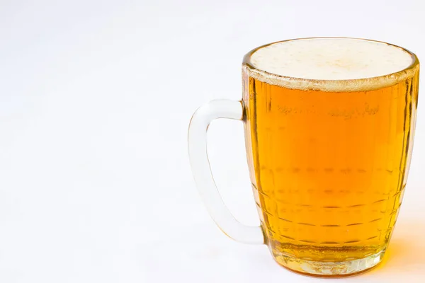Glaskrug Mit Bier Auf Weißem Hintergrund — Stockfoto