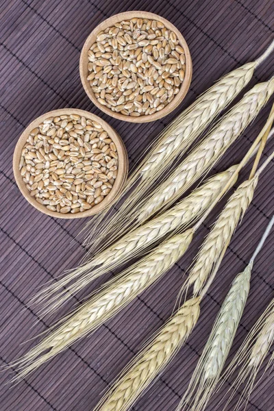 Wheat Grains Spikelets Wheat Brown Background Top View — Stock Photo, Image