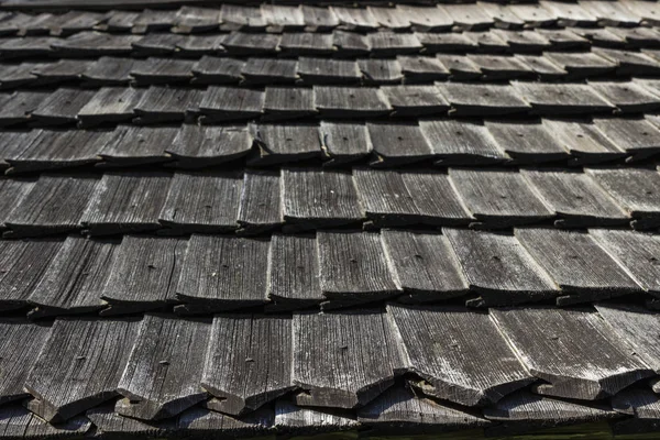 Ahşap çatı tahtalarından arka plan çivili