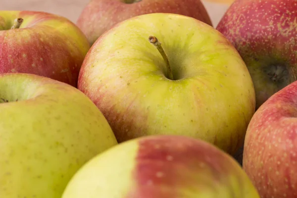 Reife rote Äpfel. Nahaufnahme — Stockfoto