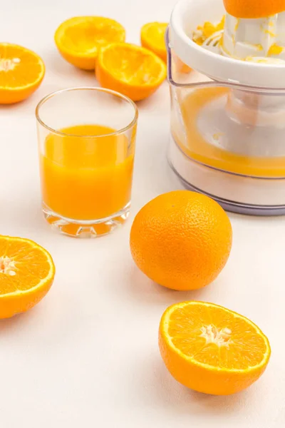 Jus Orange Oranges Pour Une Alimentation Saine Snack Fond Blanc — Photo