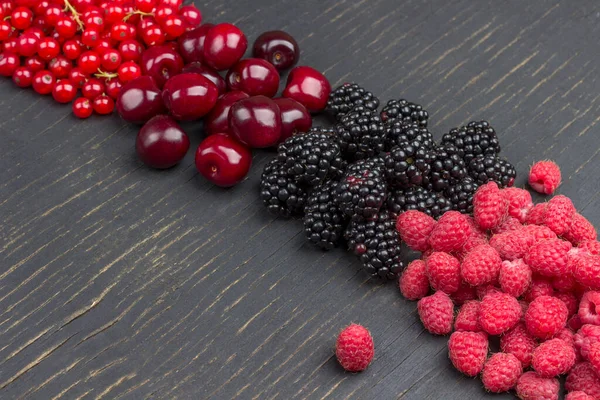 Blackberry Red Currants Cherry Raspberry Black Background Copy Space Flat — Stock Photo, Image