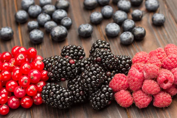 Blackberries Raspberries Red Currants Blueberries Close Top View — Stock Photo, Image