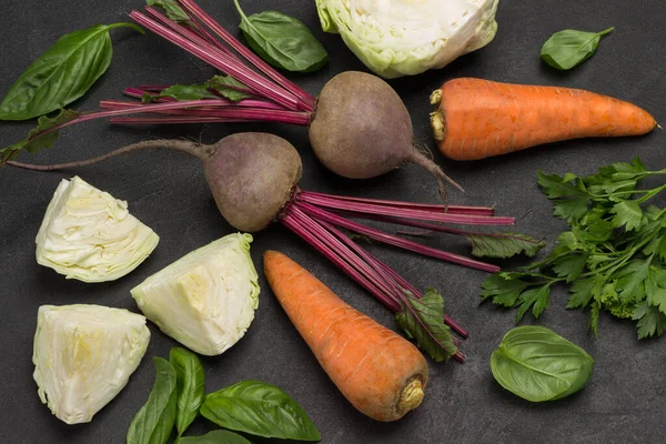 Sayuran Beet Dengan Sayuran Wortel Yang Belum Dicuci Kubis Cincang — Stok Foto