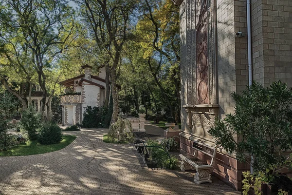 Gezellige Binnenplaats Landschap Kleine Architectuur — Stockfoto