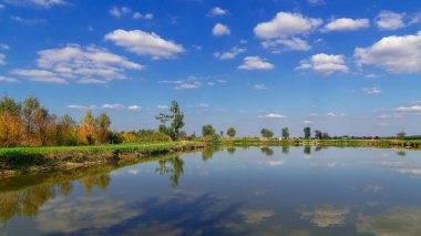   manzara bulutlar göl üzerinde