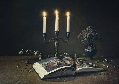   Natürmort mum ışığı okuma