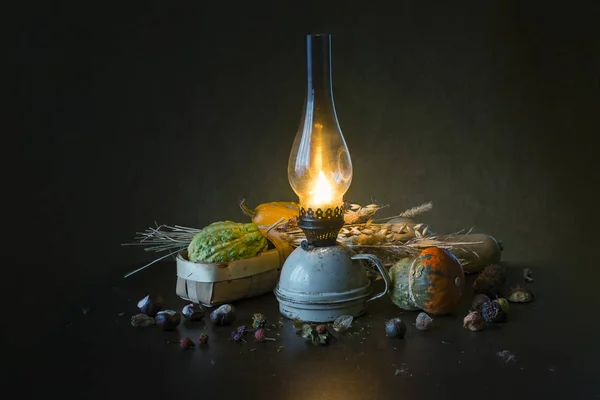 Stillleben Herbsternte Licht Einer Petroleumlampe — Stockfoto