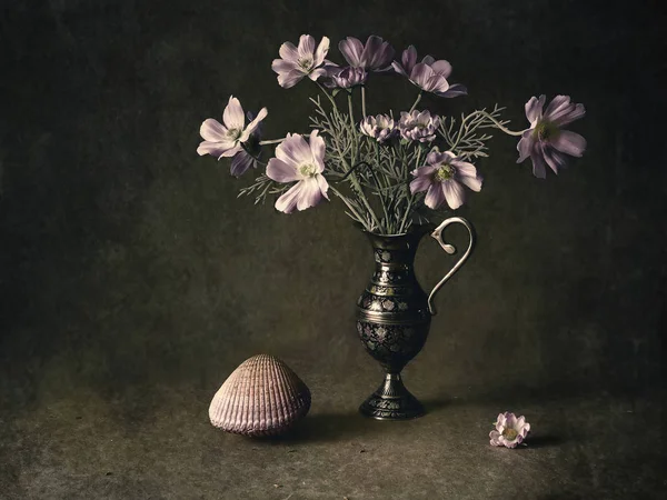   Natürmort kahverengi ve pembe tonlarında