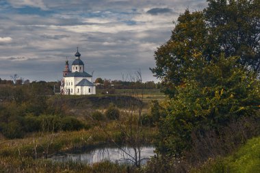   Eski Rus şehrinde sonbahar