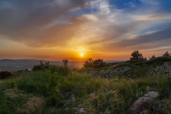 Vackert Kvälls Landskap Med Solnedgången — Stockfoto