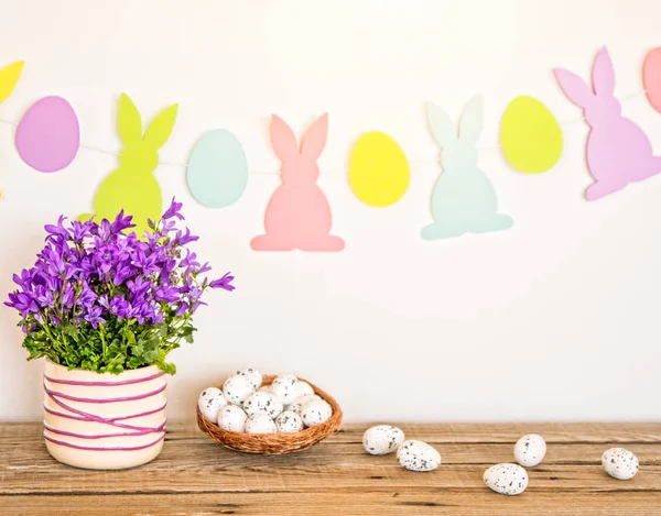 Easter Background Bunnies Garland Spring Flowers Eggs Wood Table — Stock Photo, Image