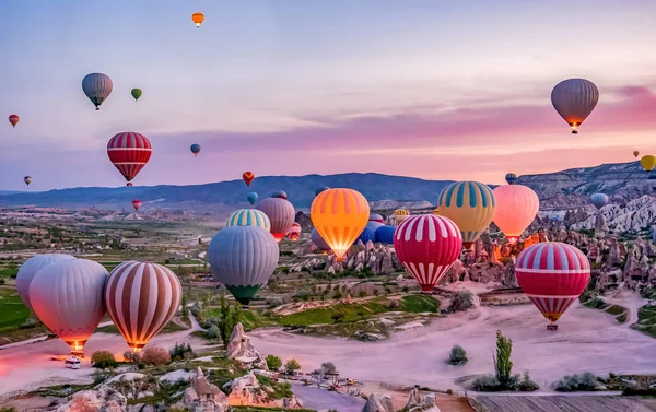 Kleurrijke Hete Lucht Ballonnen Voor Lancering Goreme Nationaal Park Cappadocië — Stockfoto