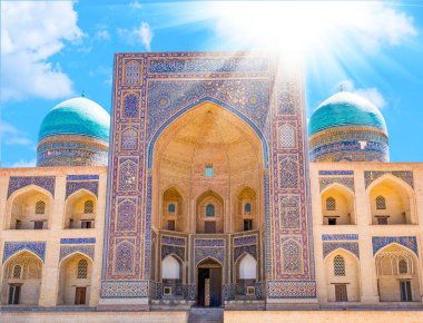 Mir-i Arap Medresesi. Buhara, Özbekistan'daki Miri Arap Medresesi'nin görünümü