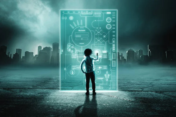 Bir şehir arka planda dijital hologram ekran kullanan adam.