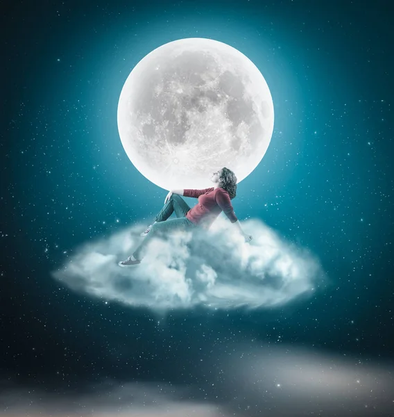 Mulher Senta Uma Nuvem Admira Lua Noite — Fotografia de Stock