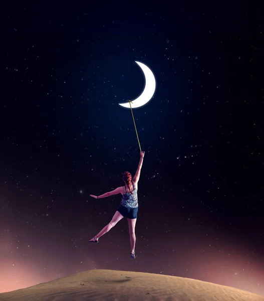 Jonge Vrouw Vliegen Uit Grond Met Maan Het Concept Van — Stockfoto