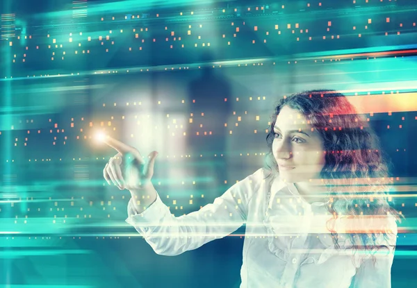 Vrouw Die Digitale Aanraakscherm Met Gegevens Werkt Futuristische Gebruikersinterface — Stockfoto
