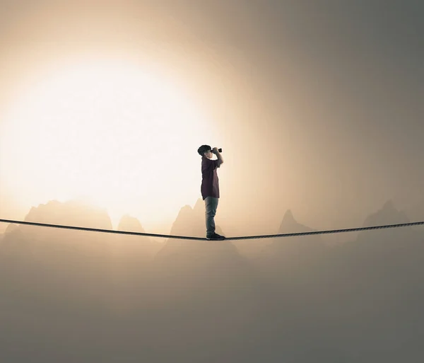 Guardando su una corda — Foto Stock