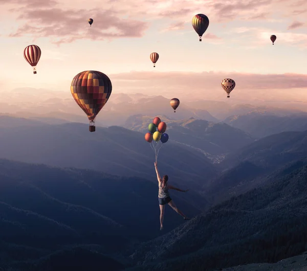 Летать на больших воздушных шарах — стоковое фото
