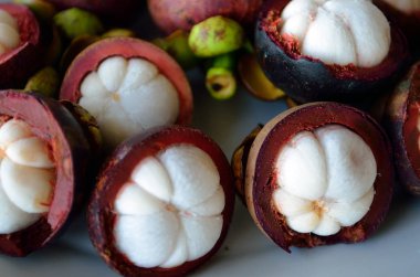 Tropikal meyvenin bileşimi