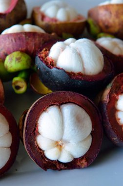 Tropikal meyvenin bileşimi