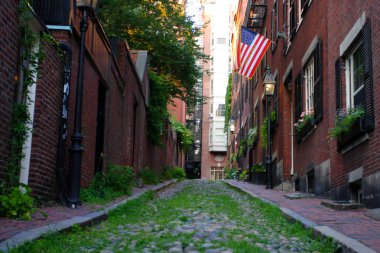 Beacon Hill zengin bir Federal stilinde sıraevler, mahallemiz bazı Amerika Birleşik Devletleri'nde en yüksek özellik değerleri ile