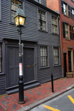 Beacon Hill zengin bir Federal stilinde sıraevler, mahallemiz bazı Amerika Birleşik Devletleri'nde en yüksek özellik değerleri ile