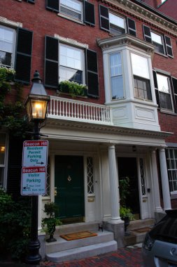 Beacon Hill zengin bir Federal stilinde sıraevler, mahallemiz bazı Amerika Birleşik Devletleri'nde en yüksek özellik değerleri ile