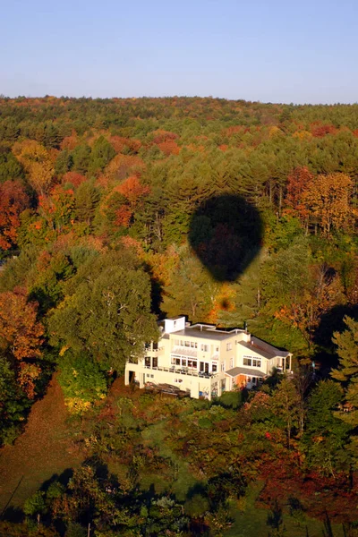 Widok Lotu Ptaka Balonem Unosząca Się Nad Wioseczka Vermont — Zdjęcie stockowe