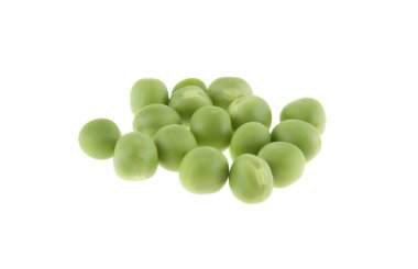 Beyaz arkaplanda yeşil bezelyeler izole