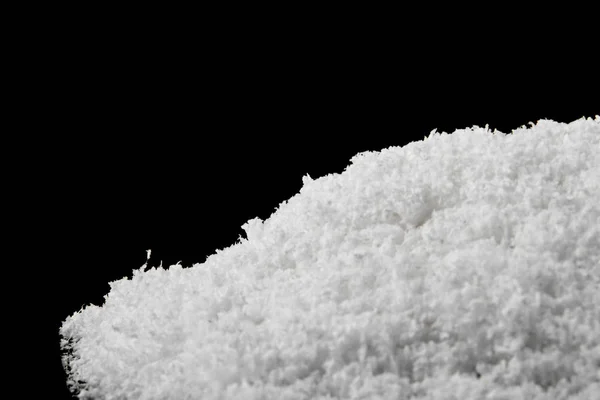 siyah arka plan üzerine izole beyaz kar