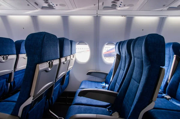 Vista interna dei sedili dei pullman economici all'interno dell'airplan passeggeri — Foto Stock