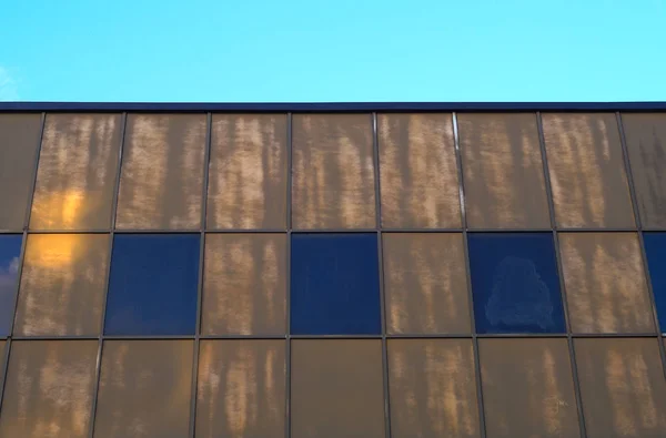 อาคารสมัยใหม่ตึกระฟ้าธุรกิจหอคอยเมืองเชิงพาณิชย์ — ภาพถ่ายสต็อก