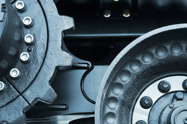 Getriebe Getriebemechaniker treibt Industriemotor an — Stockfoto