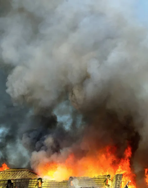 Dym katastrofa niebezpieczeństwo ogień płomień tło upał wybuch — Zdjęcie stockowe