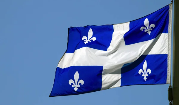 Drapeau québécois drapeau canadien français drapeau montreal bleu et blanc symbole national — Photo