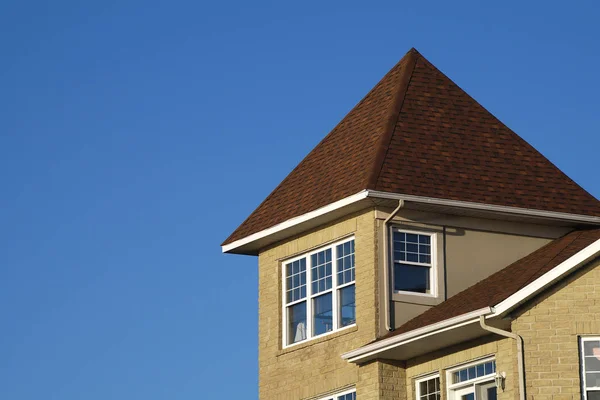 House roof home building residential rooftop facade — Stock Photo, Image