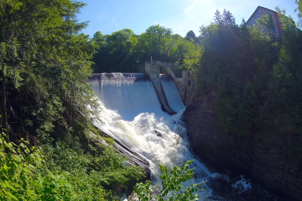 Rivière Barrage Chute Eau Cascade Vert Forêt Paysage — Photo